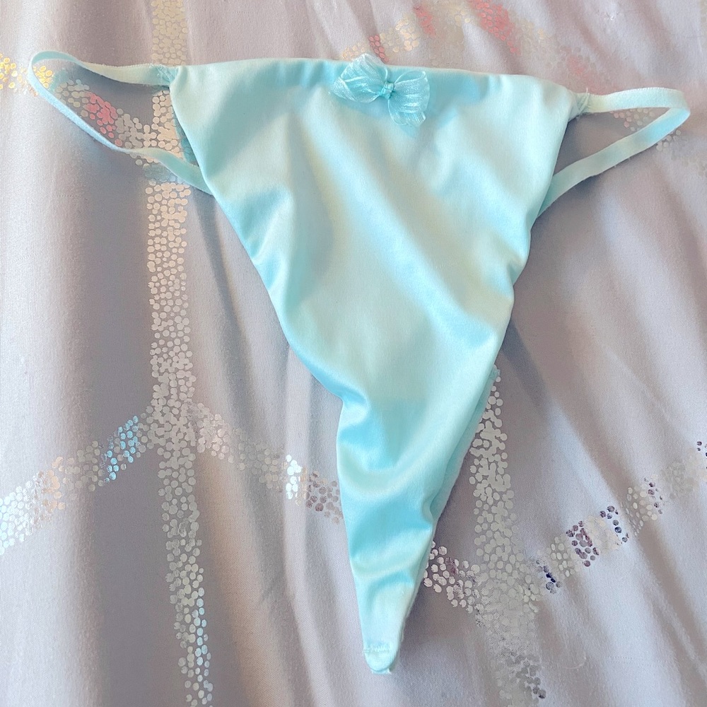 Victoria’s Secret Satin Angel V-String! 🤍💗
